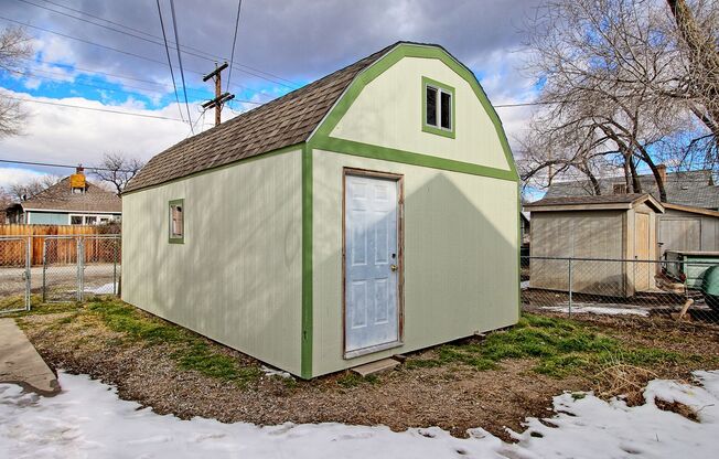 5 beds, 2 baths, $2,300