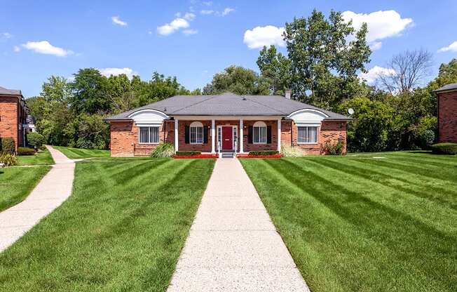 Lush landscaping at French Quarter - Southfield, MI, Southfield