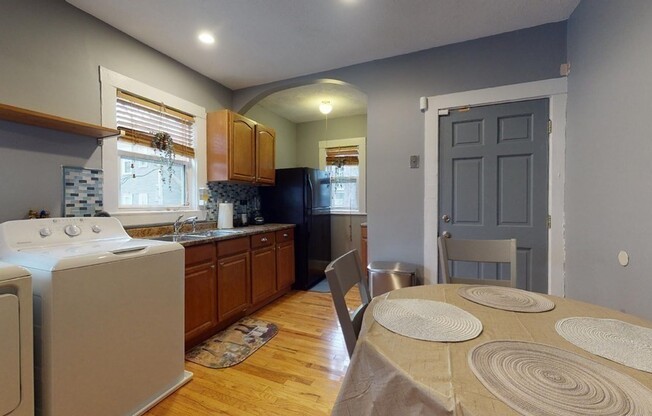 12 BENTHAM RD
