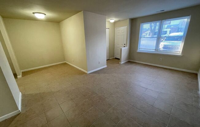 2 BED 1 BATH 1ST FLOOR APARTMENT
