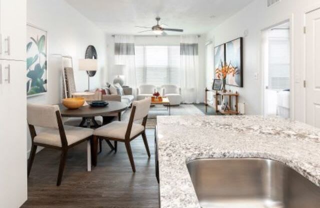 Beautiful Bright room With Wide Windows at Parc View Apartments & Townhomes, Utah