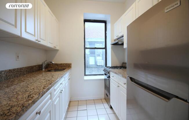 301 W 21 ST