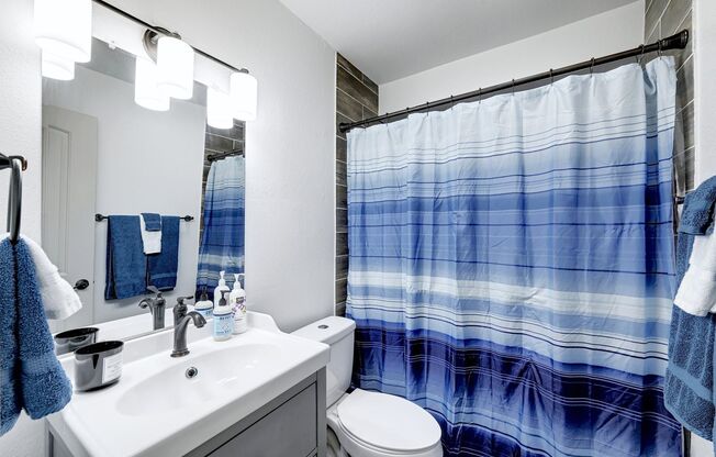 2 beds, 1 bath, 860 sqft, $1,749, Unit 105