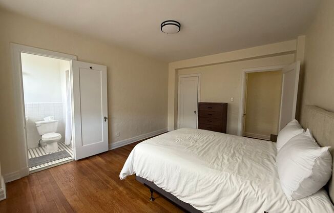 2 beds, 2 baths, 1,303 sqft, $3,000, Unit New King Edward  402