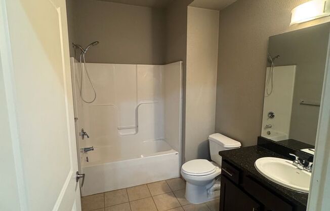 2 beds, 2 baths, $1,150, Unit Walnut A203