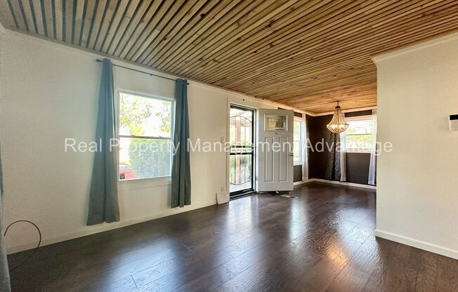 Beautifully Updated 3 Bedroom Bungalow Minutes from Livernois Ave of Fashion and Ferndale!