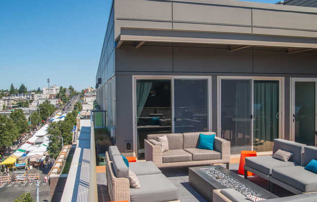 Rooftop Lounge and Views