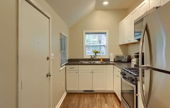 Quaint Home in Heart of Midtown