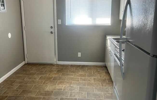 2 beds, 1 bath, 750 sqft, $1,095, Unit B10 1011 16