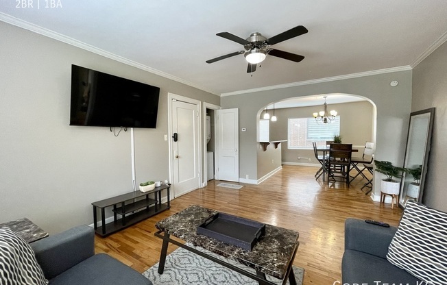 1107 W 45 ST