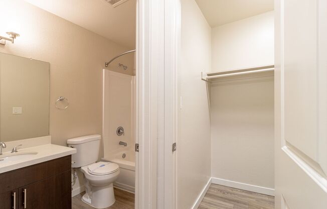 Studio, 1 bath, 451 sqft, $1,450, Unit 57