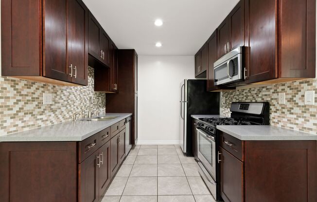 Beautiful 2 Bed Unit in West Hollywood