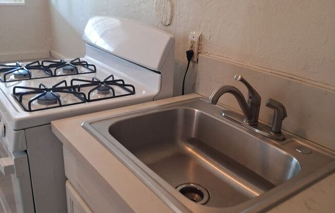 SACRAMENTO AVE. APARTMENTS