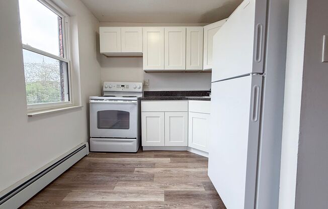 1 bed, 1 bath, 463 sqft, $1,300, Unit C10