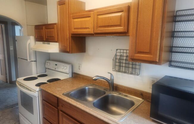 732 Idlewood Avenue (Full Service)