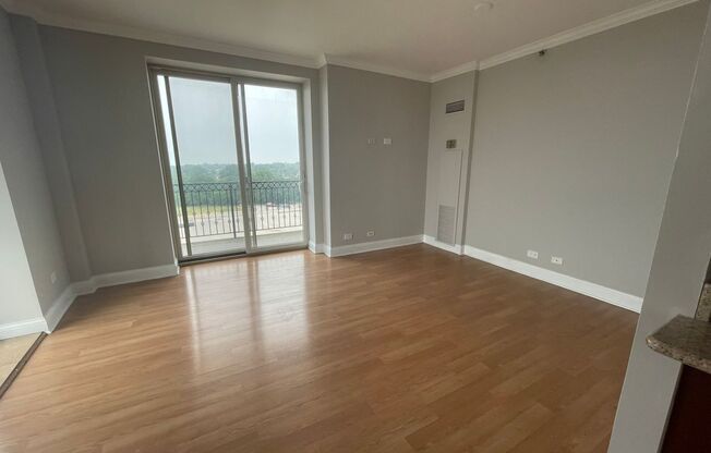 2 beds, 1 bath, 981 sqft, $1,650, Unit 803