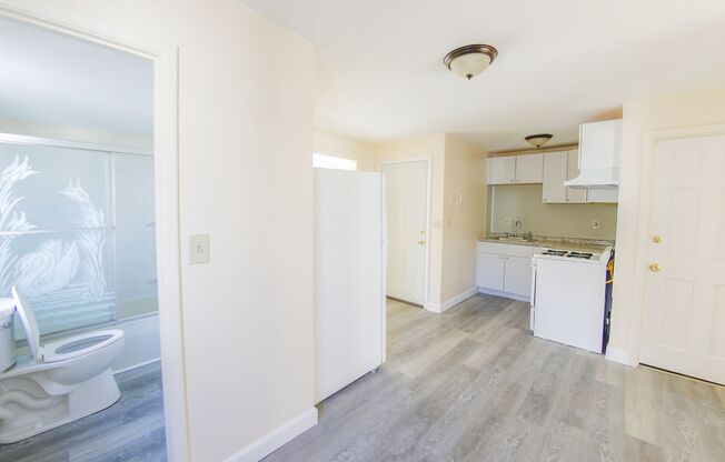 2 beds, 1 bath, $1,685, Unit 6-2 Gorman Ave.