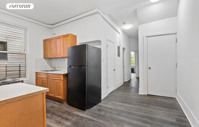 3 beds, 1 bath, $3,400, Unit 1