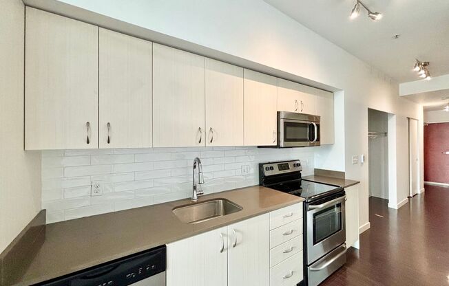1 bed, 1 bath, 683 sqft, $1,950, Unit 310