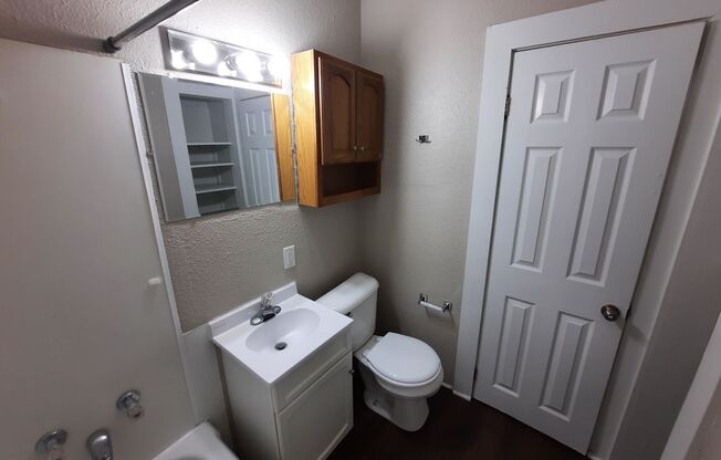 2 beds, 1 bath, $1,095