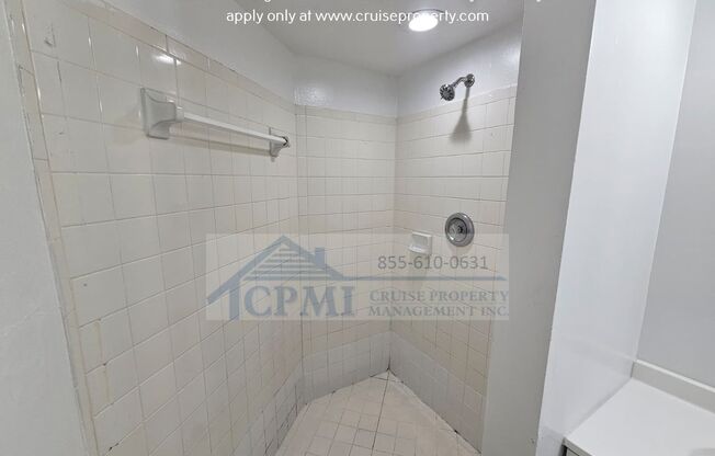 2 beds, 2 baths, 850 sqft, $2,100, Unit 3-202