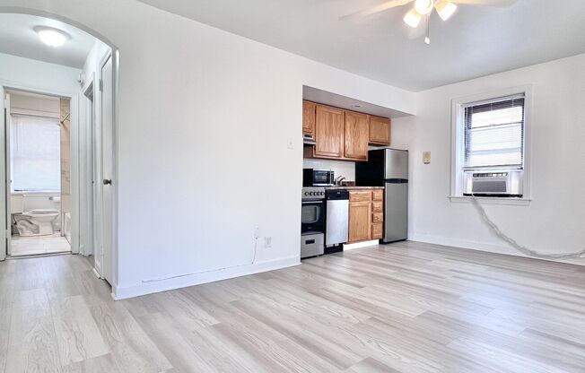 1 bed, 1 bath, $1,395, Unit #B303