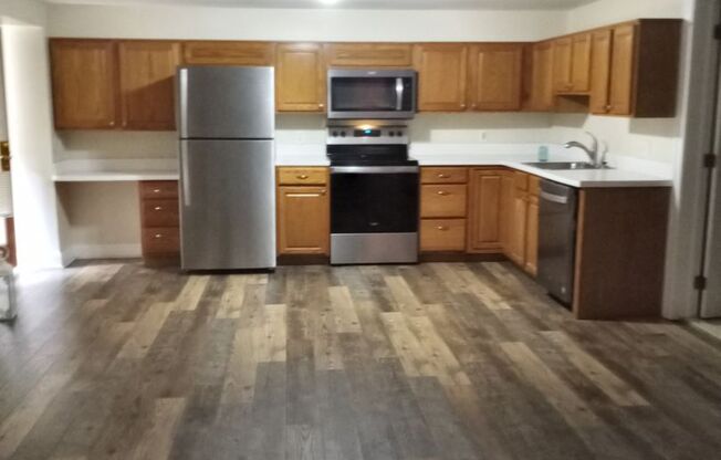 2 beds, 1 bath, 650 sqft, $1,600, Unit 919 Buck Run Rd APT B