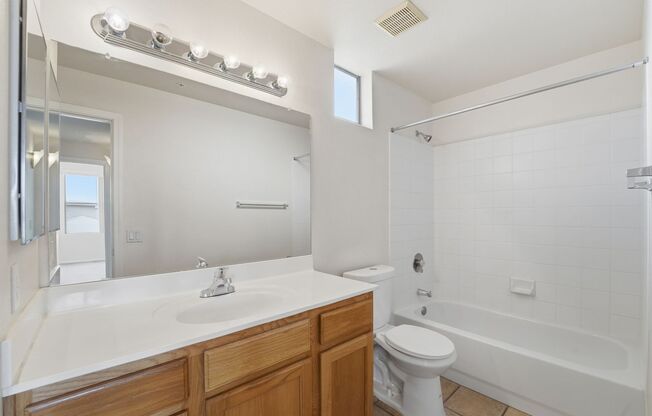 2 beds, 2 baths, $1,595, Unit UNIT 3100