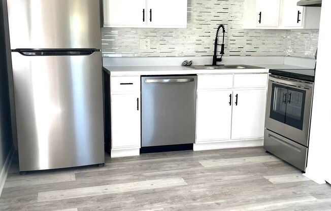 2 beds, 1 bath, 770 sqft, $1,595