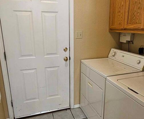 2 beds, 2 baths, 940 sqft, $850, Unit Unit 2