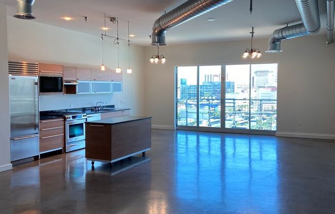 Stunning Luxury Loft in the Downtown Arts District
