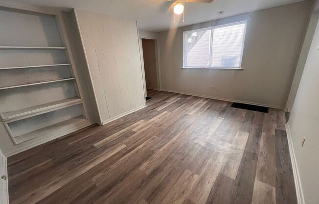 Carnegie - 1 Bedroom 1 Bathroom - Updated Apartment