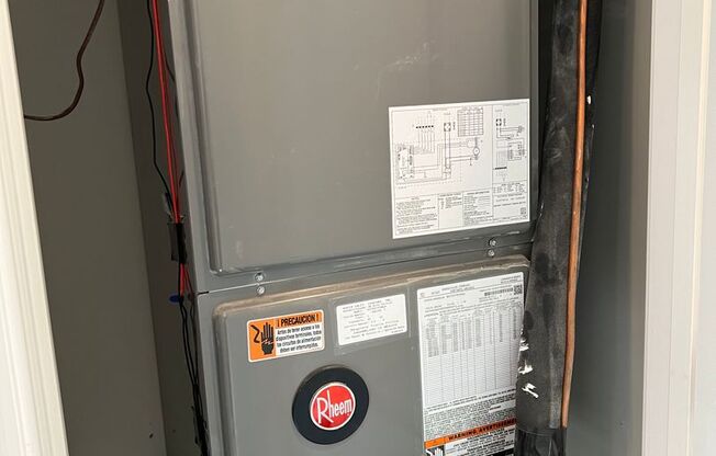 2 beds, 2 baths, 979 sqft, $1,130, Unit 921