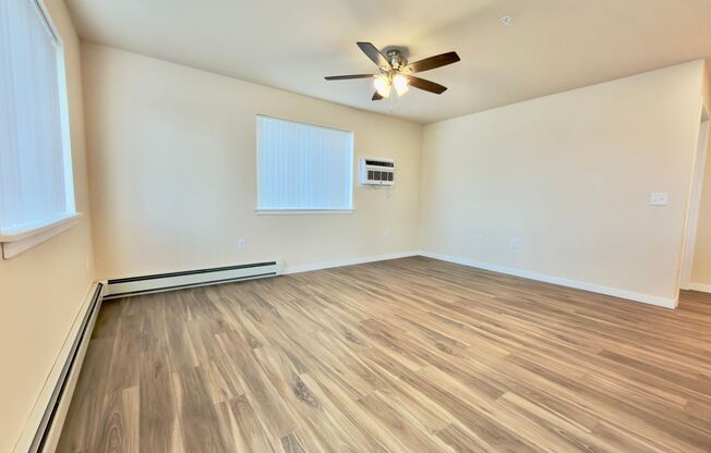 1 bed, 1 bath, 645 sqft, $1,379, Unit EC 4242-01