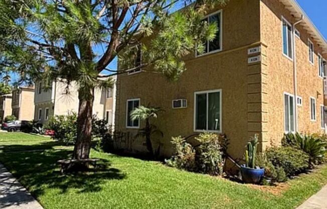 2 beds, 1 bath, 1,000 sqft, $3,040, Unit 1/2