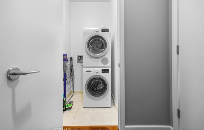 1 bed, 1 bath, 800 sqft, $3,000, Unit 3005