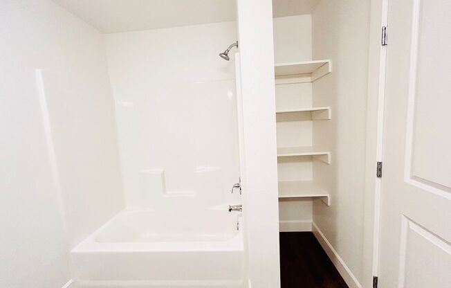 1 bed, 1 bath, 453 sqft, $2,500, Unit 410-515