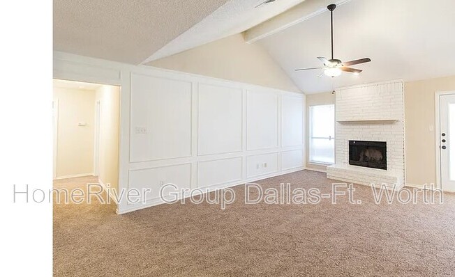 2106 TURF CLUB DR