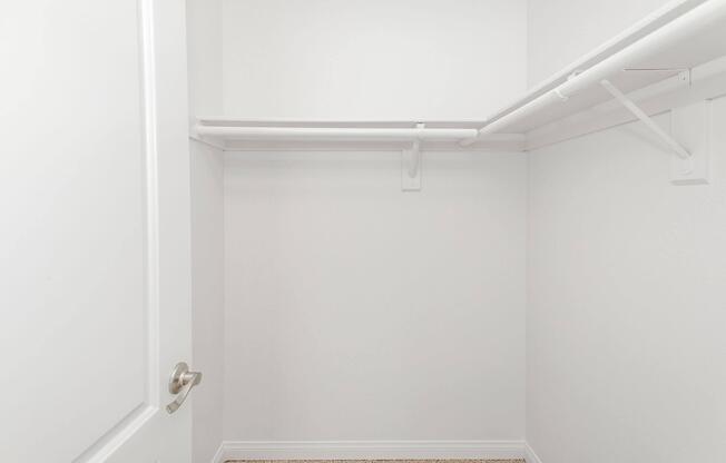 2 beds, 2 baths, 880 sqft, $3,020