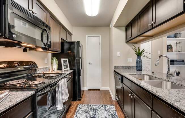 Mount Vernon Apartments | Desoto TX | Modern Kitchen with Granite Countertops
