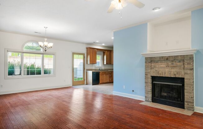 3 bed/2 1/2 Bath. Pet Friendly, Pool,