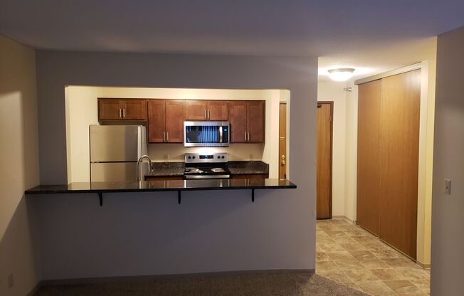2 beds, 1 bath, 925 sqft, $1,600, Unit 1611113r