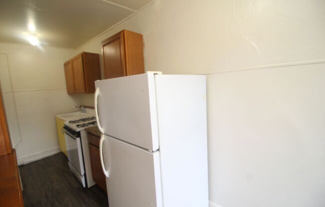 Studio, 1 bath, 10 sqft, $775, Unit 2R