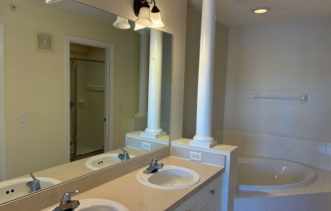 Gated Community Gem: Turnkey 2/2 in Emerald Lake First Month Free