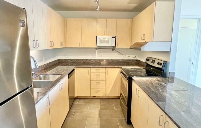 2 beds, 2 baths, $5,800, Unit Unit 520