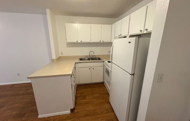 2 beds, 1 bath, 650 sqft, $1,375, Unit 26