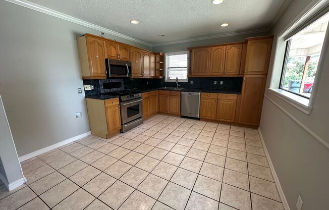 2 beds, 1 bath, $1,000