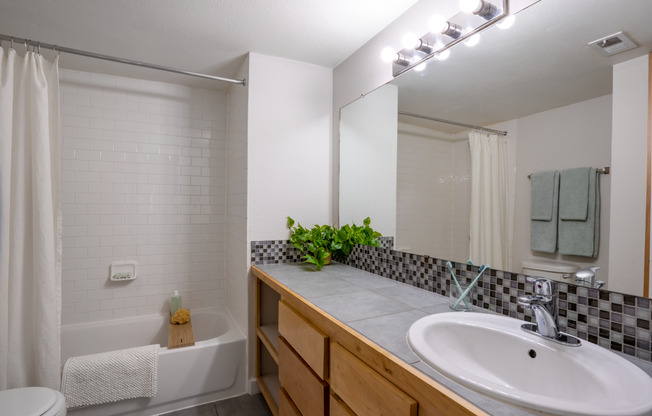 3 beds, 2 baths, 1,287 sqft, $1,600, Unit ABB-1-114