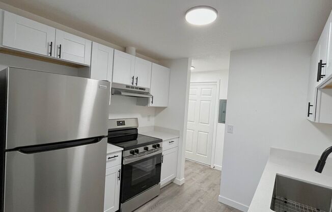 2 beds, 2 baths, 940 sqft, $1,515, Unit 18-34