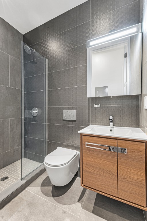 356 W 48 ST